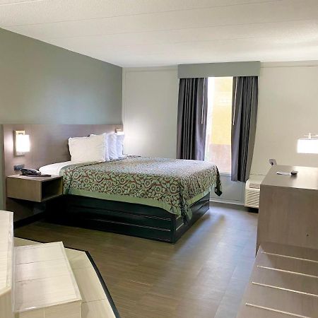 Days Inn By Wyndham Шаронвилл Экстерьер фото