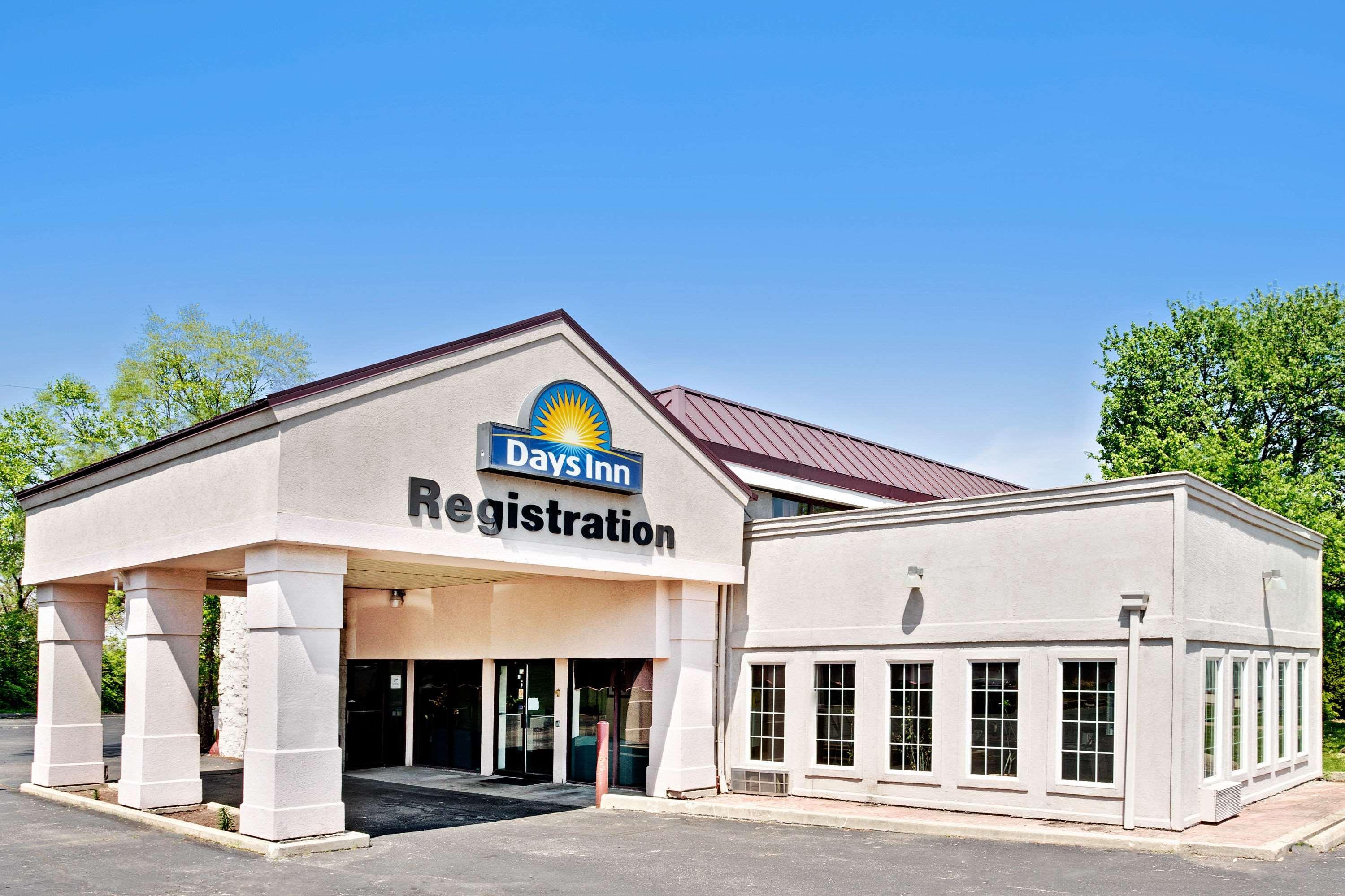 Days Inn By Wyndham Шаронвилл Экстерьер фото