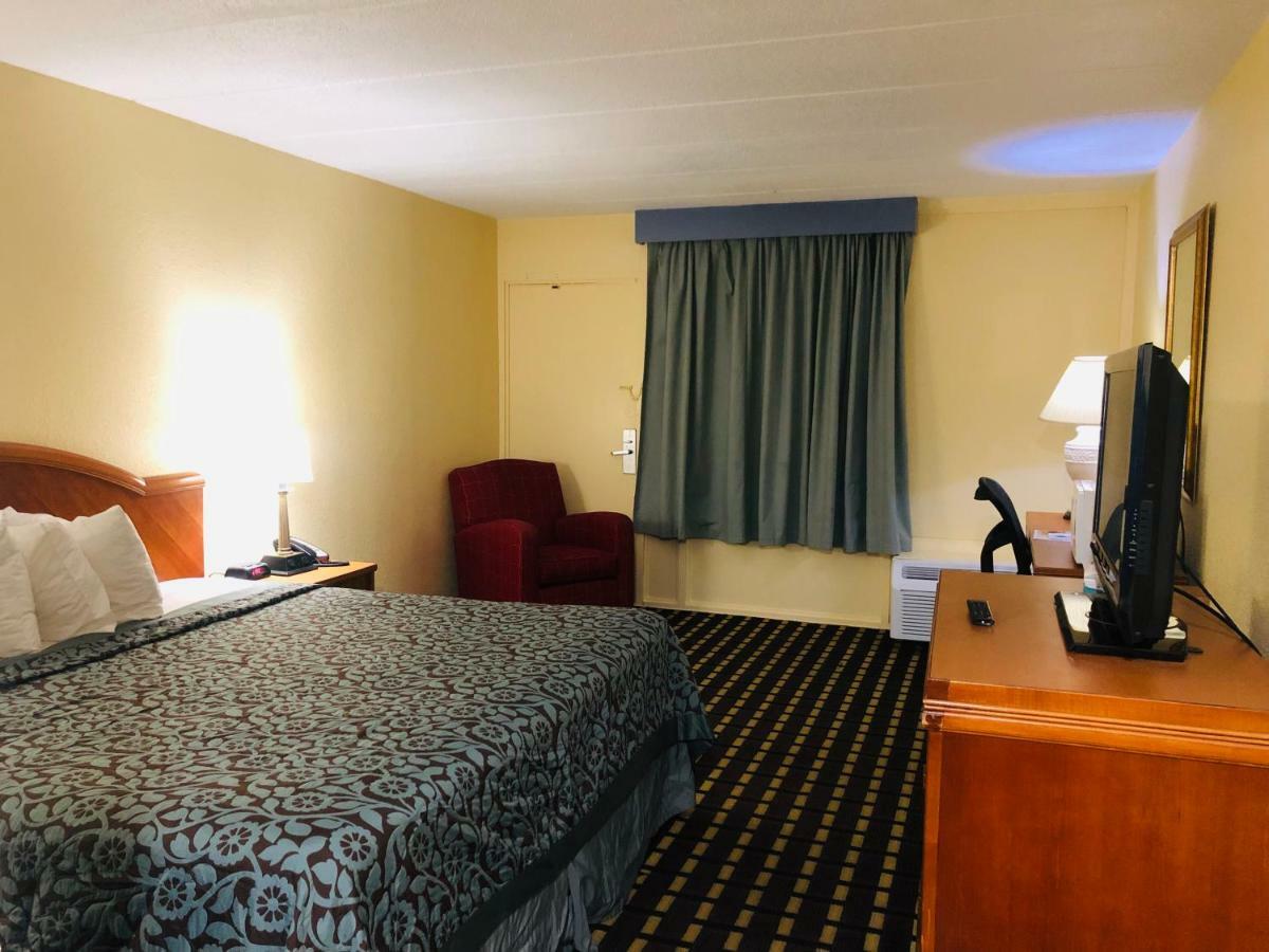 Days Inn By Wyndham Шаронвилл Экстерьер фото